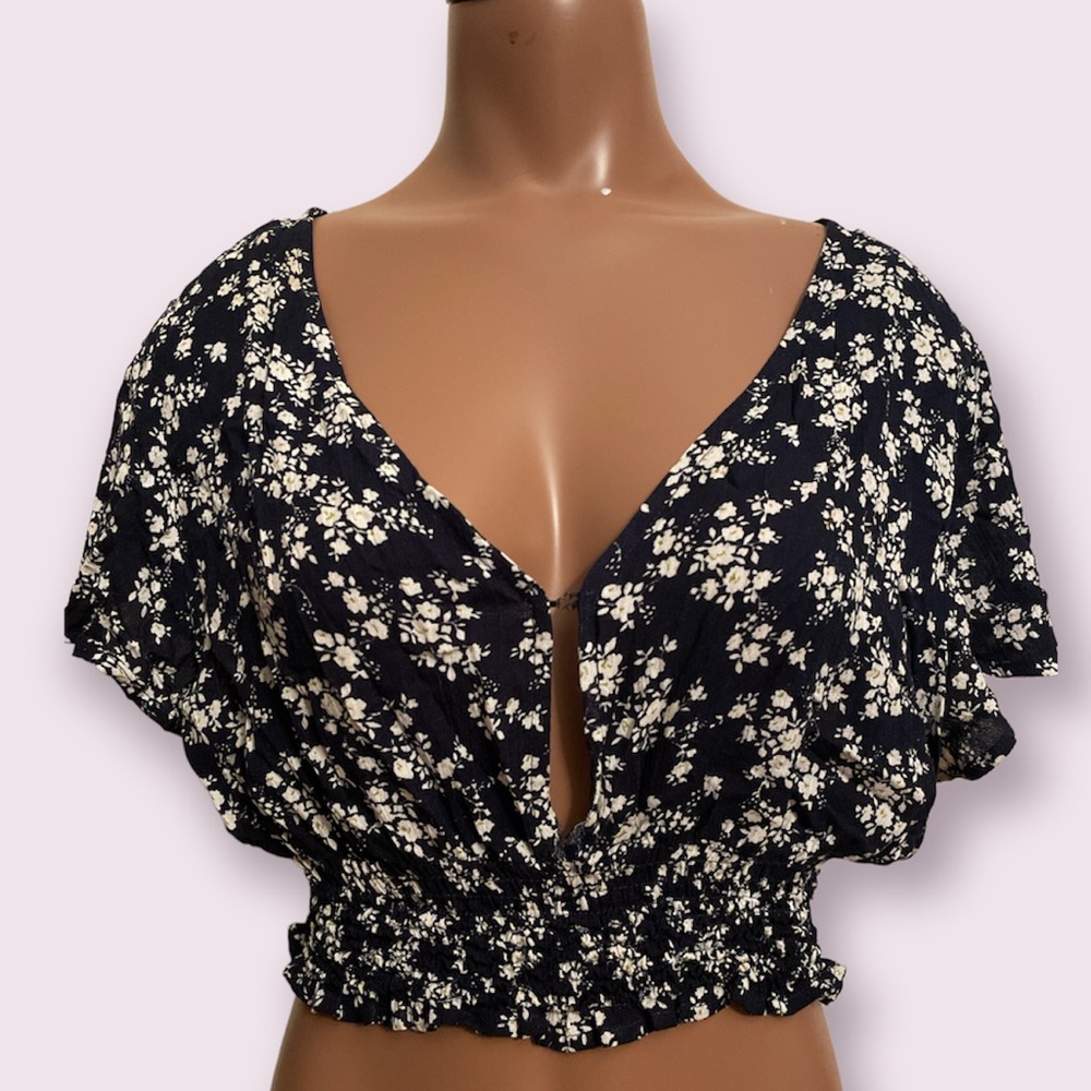 FLORAL CROP TOP BLOUSE SIZE MEDIUM